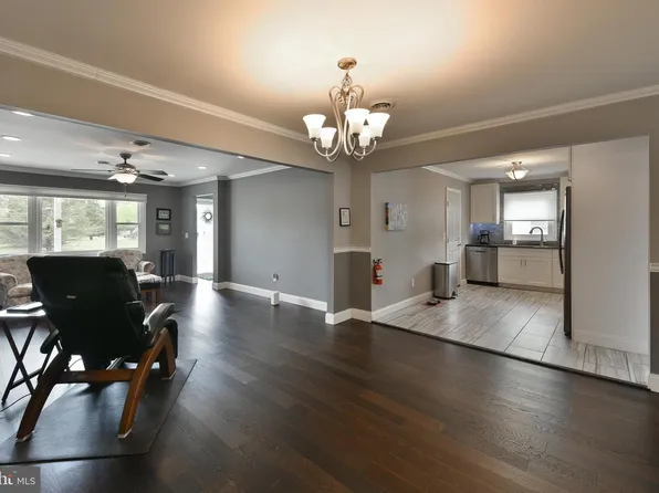 106 Hatfield Ct, Toms River, NJ 08757