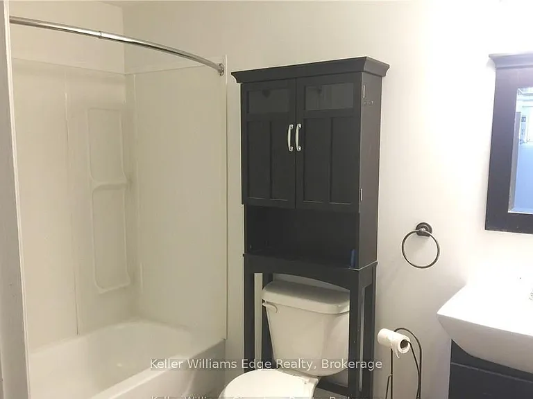 1023 Robarts Rd — Photo 16