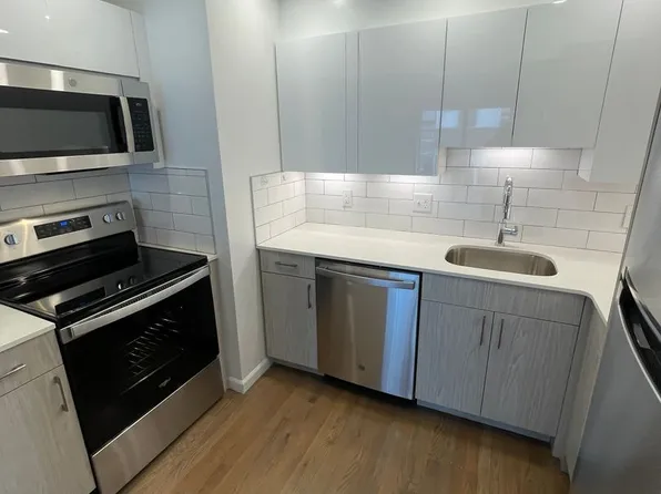 320 Hammond Pond Pkwy, Chestnut Hill, MA