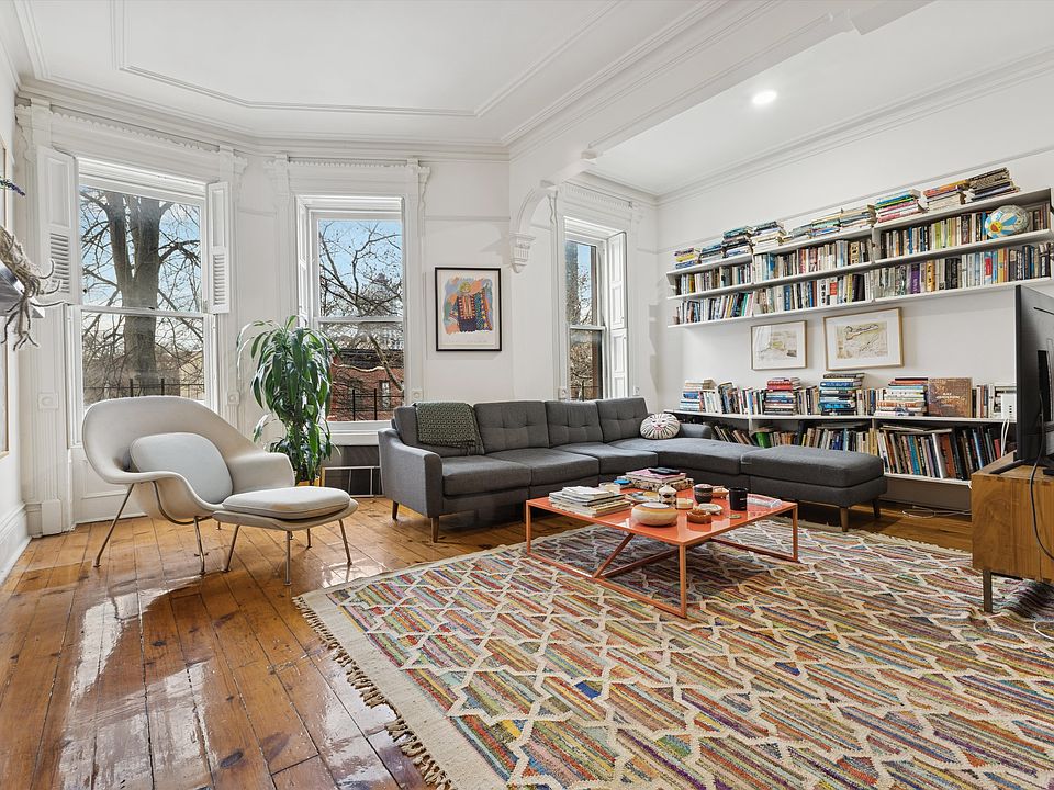 1st image of 589 Carlton Ave Floor 2