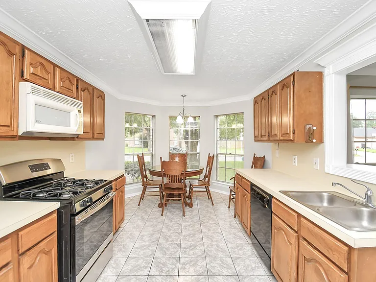 14810 Cypress Ridge Dr — Photo 18