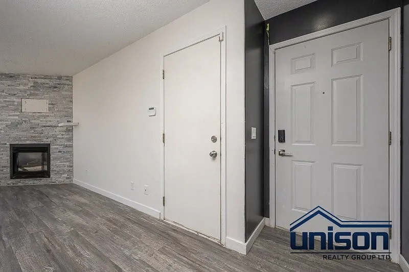 5 bed, 2.5 bath, 1321 sqft, $2,950 — Photo 2
