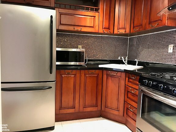 3rd image of 2716 41st Ave APT 7C