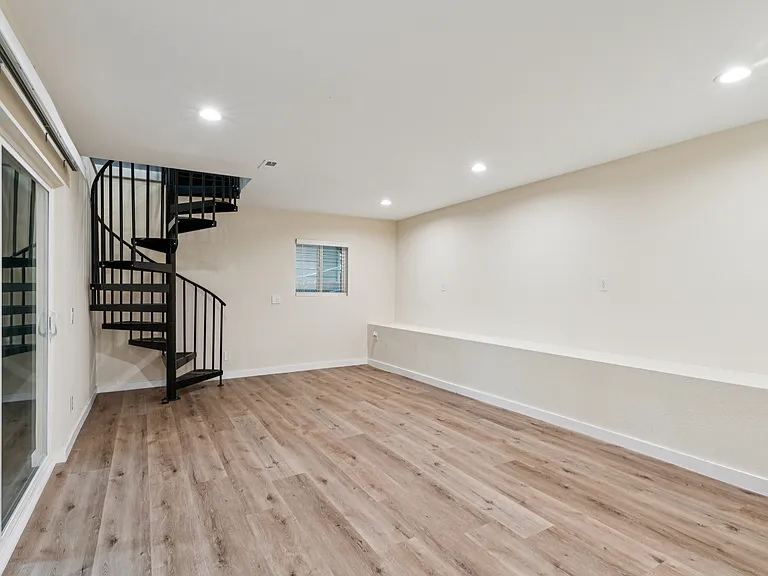 893 Sierra Vista Dr — Photo 9