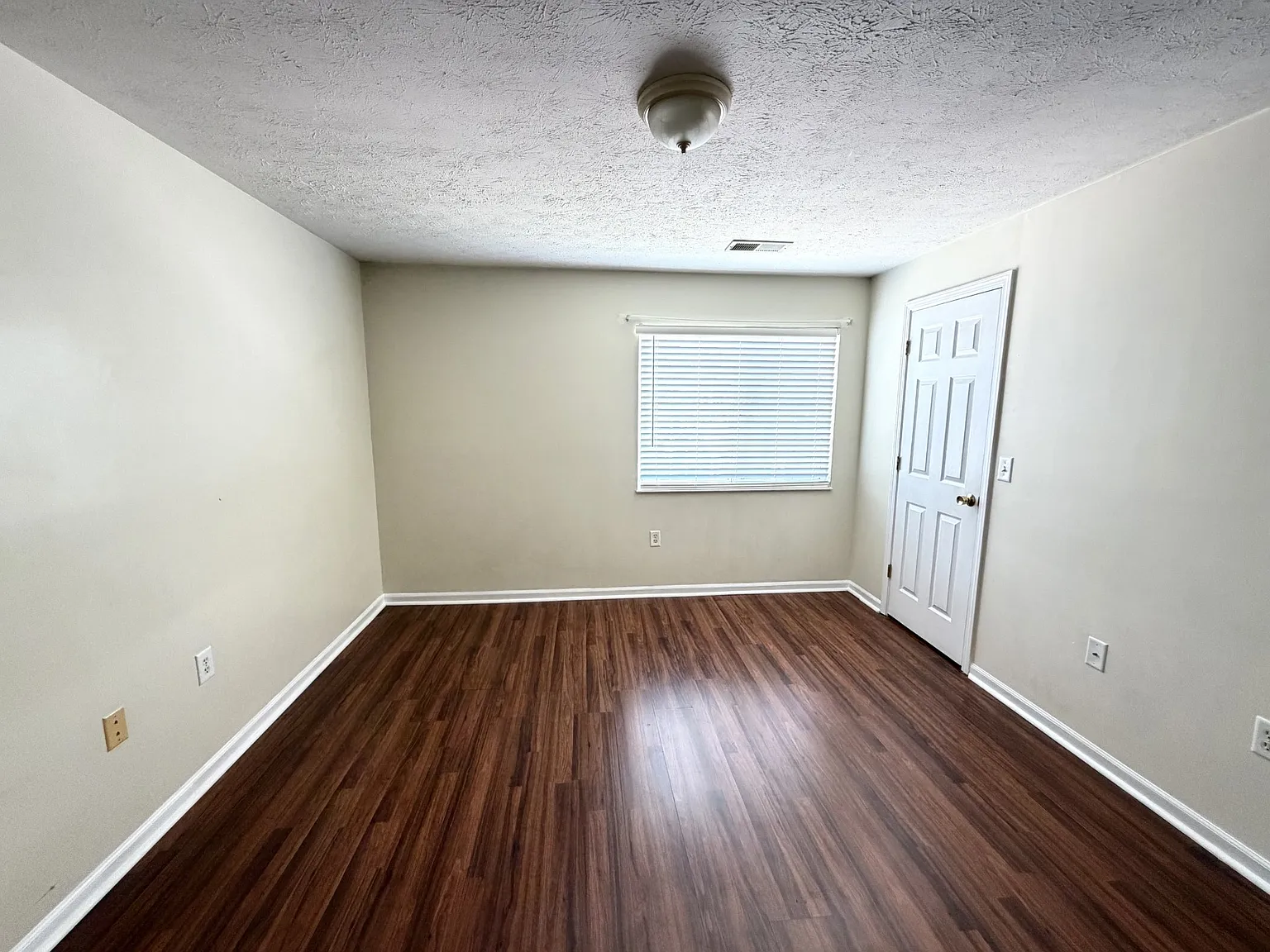 2 bed, 1083 sqft, $1,450 — Photo 4