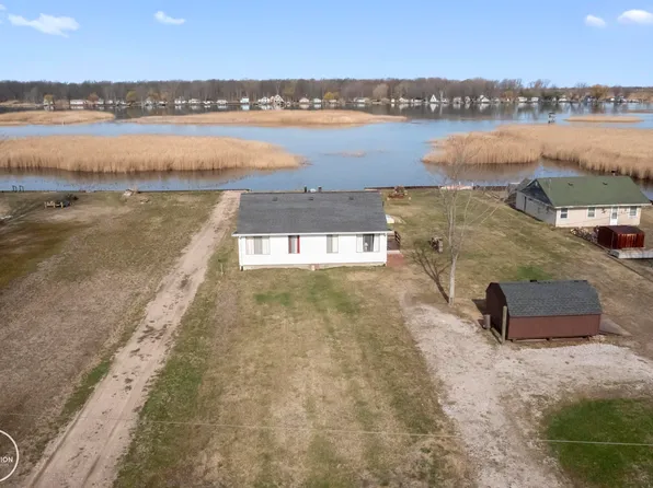 3666 Middle Channel Dr, Harsens Island, MI 48028