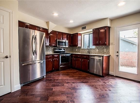 2nd image of 5026 Groom Ln