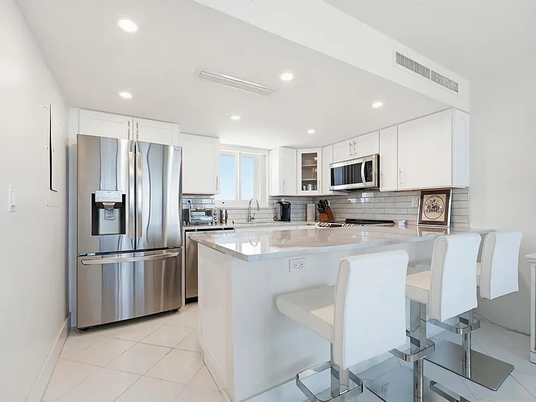 2505 S Ocean Blvd — Photo 8