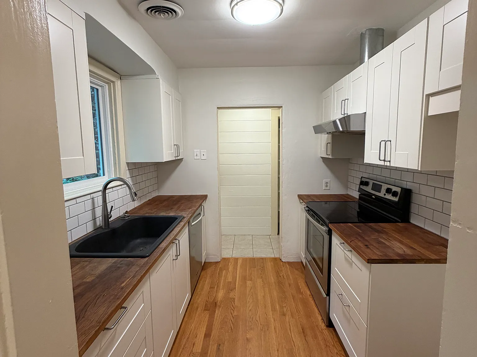 2 bed, 1000 sqft, $1,450 — Photo 4