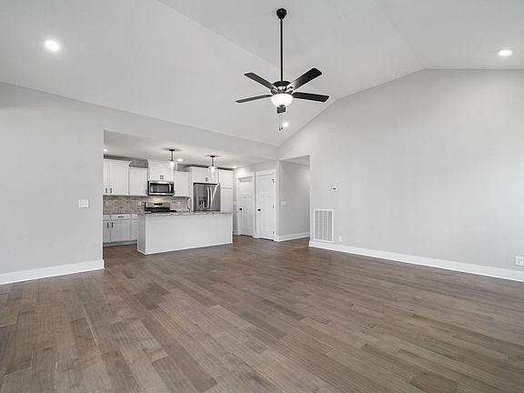4th image of 406 Moses Dr Lot 40