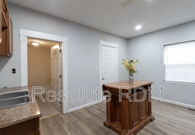 1920 Sugar Grove Ave — Photo 11
