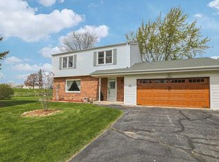S63W13426 Windsor Rd, Muskego, WI 53150