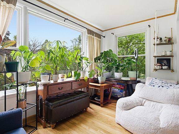 3rd image of 524 N Lombard Ave