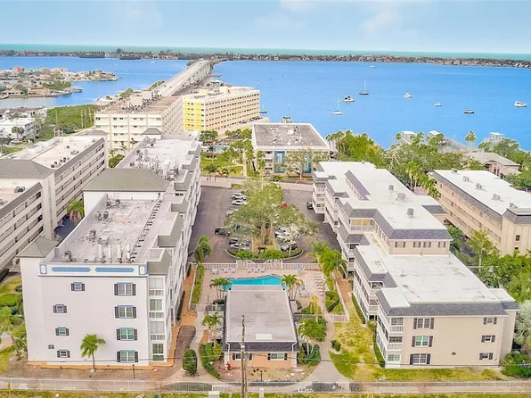 147 Bluff View Dr APT 304, Belleair Bluffs, FL 33770