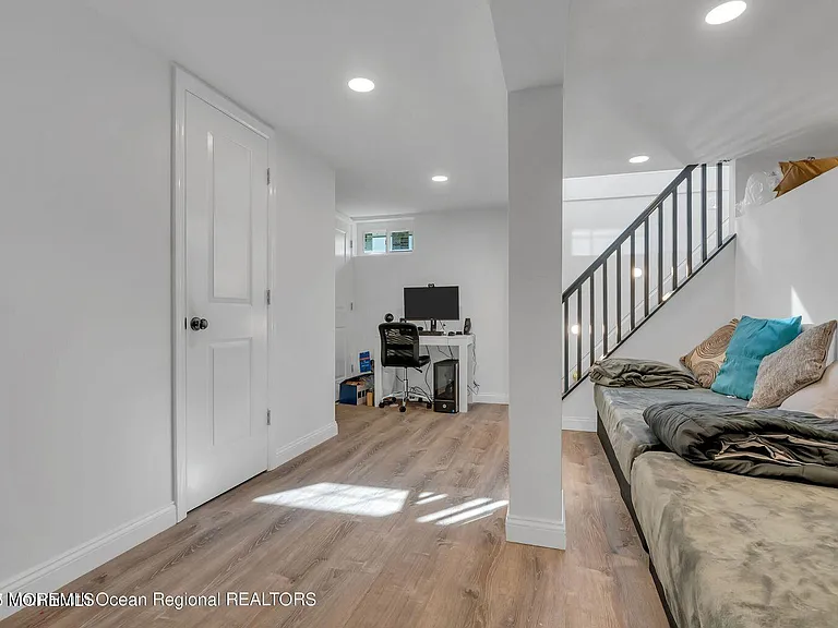 373 W Park Ave — Photo 13
