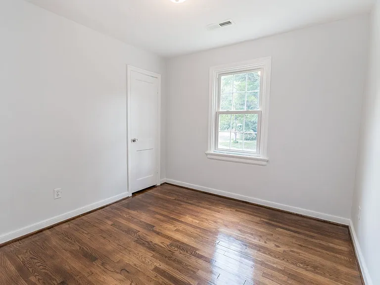 5001 Schutte Ave — Photo 10