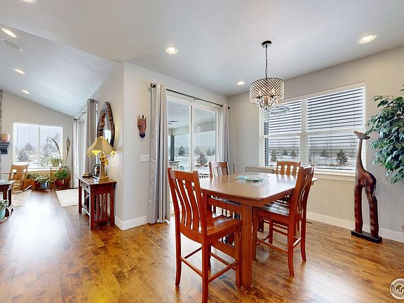 4th image of 39660 Hilltop Cir