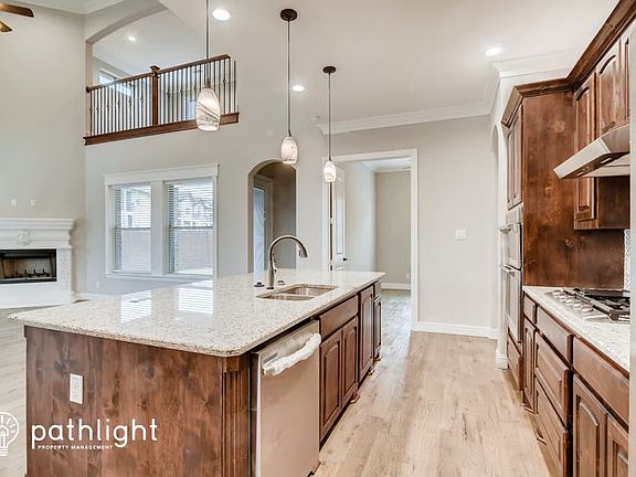 4th image of 2305 Amesbury Dr