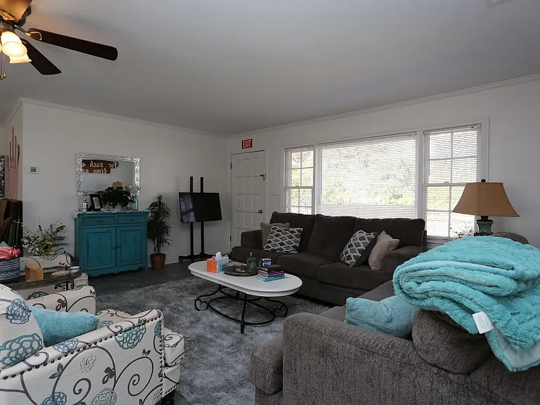 206 E Grady St — Photo 3