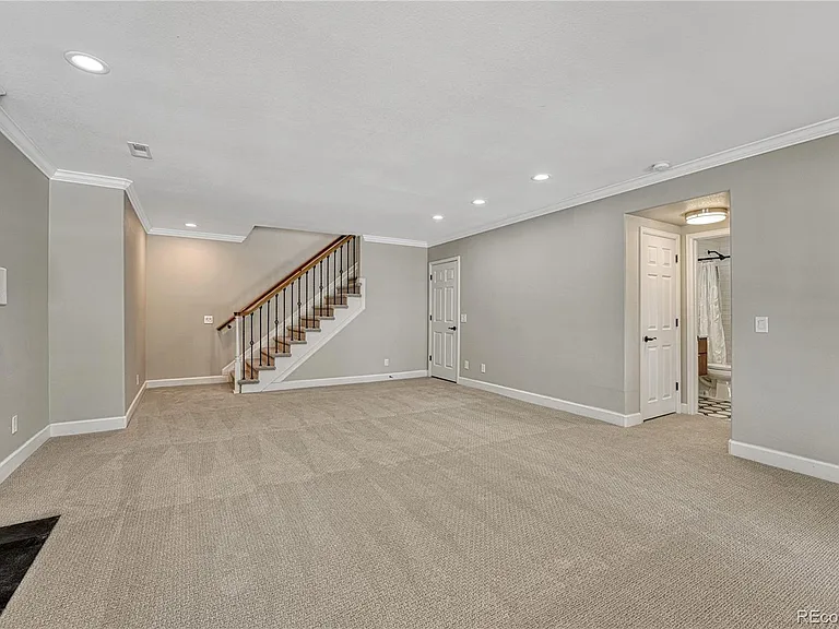 9885 Greensview Cir — Photo 37