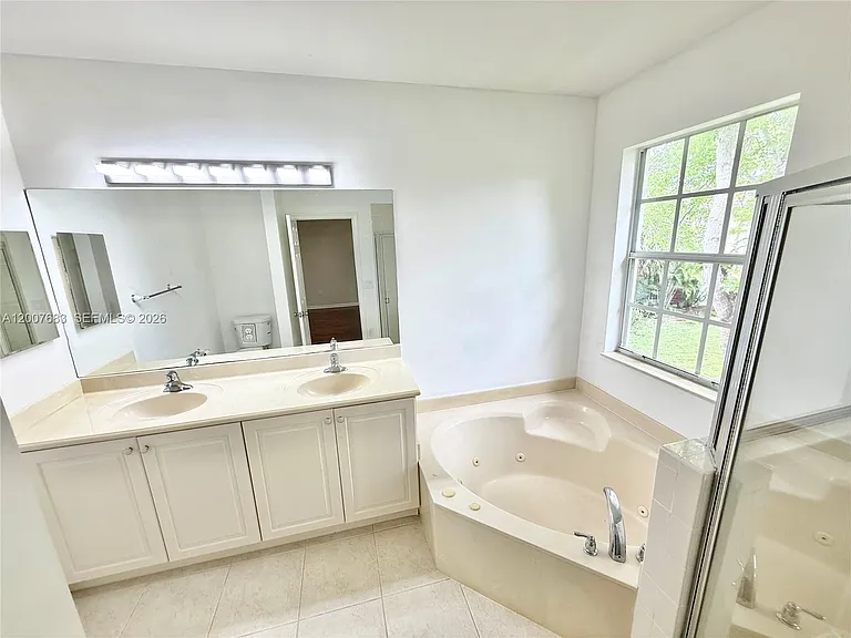 2674 SW 84th Ter #102 — Photo 40