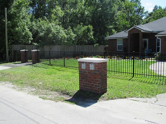 4th image of 4026 Kelly St