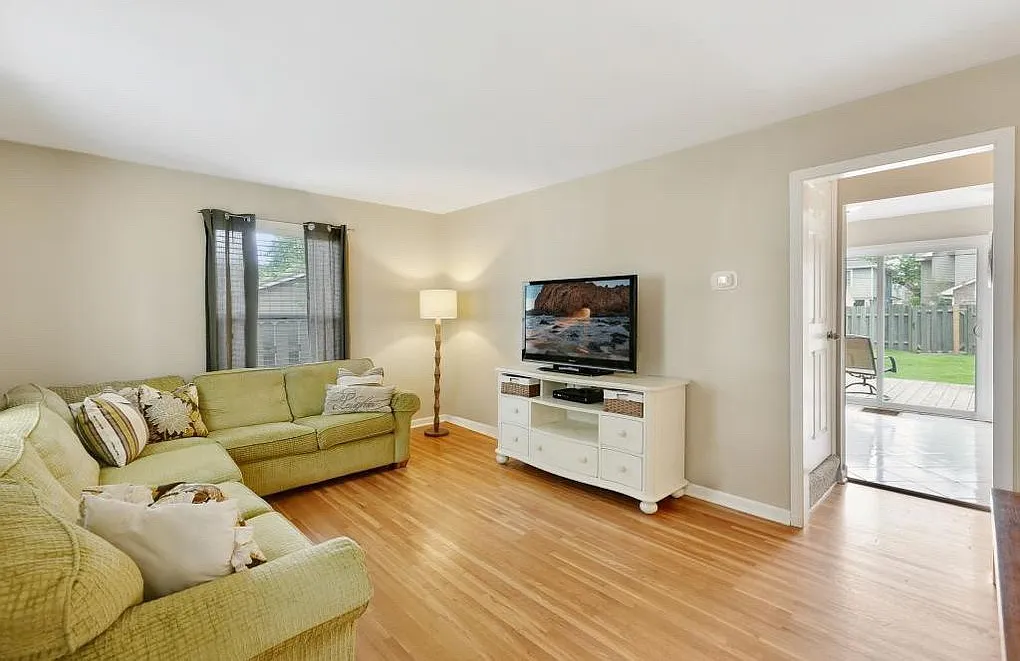4 bed, 1723 sqft, $3,000 — Photo 2