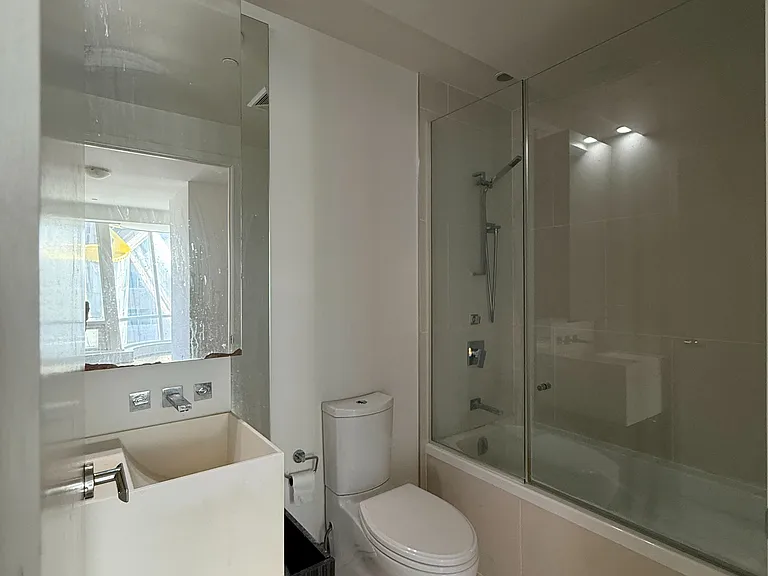 1 Bloor St E #422 — Photo 22