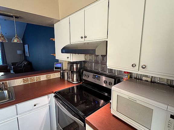 4th image of 202 Allem Ln