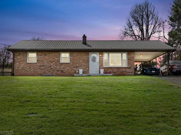 131 Forest Dr, Hillsville, VA 24343