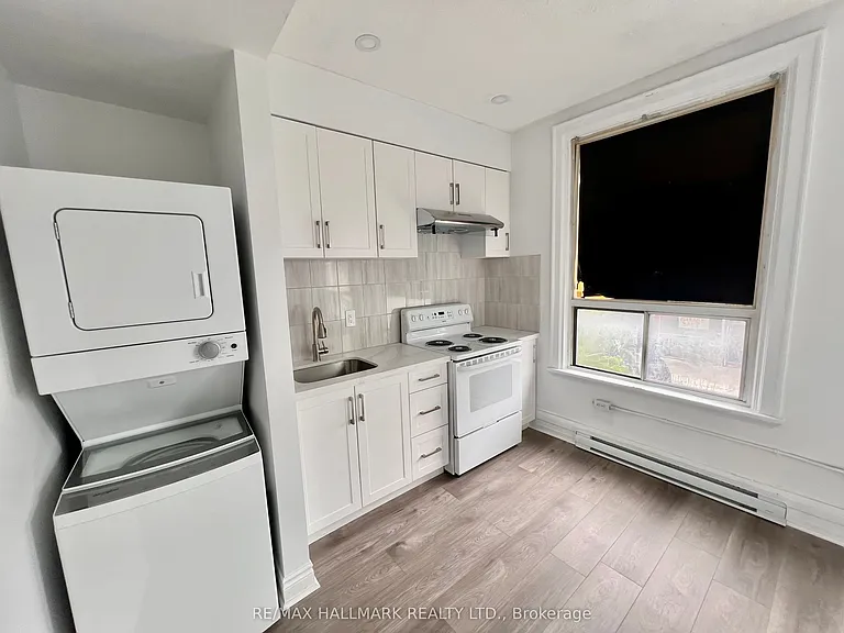 454 Bloor St W #1 — Photo 1