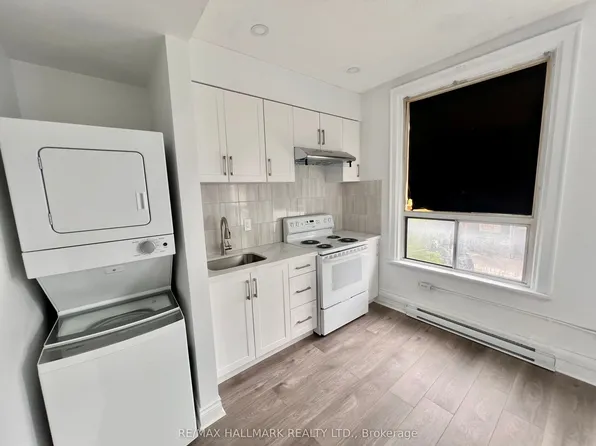 454 Bloor St W #1, Toronto, ON M5S 1X8