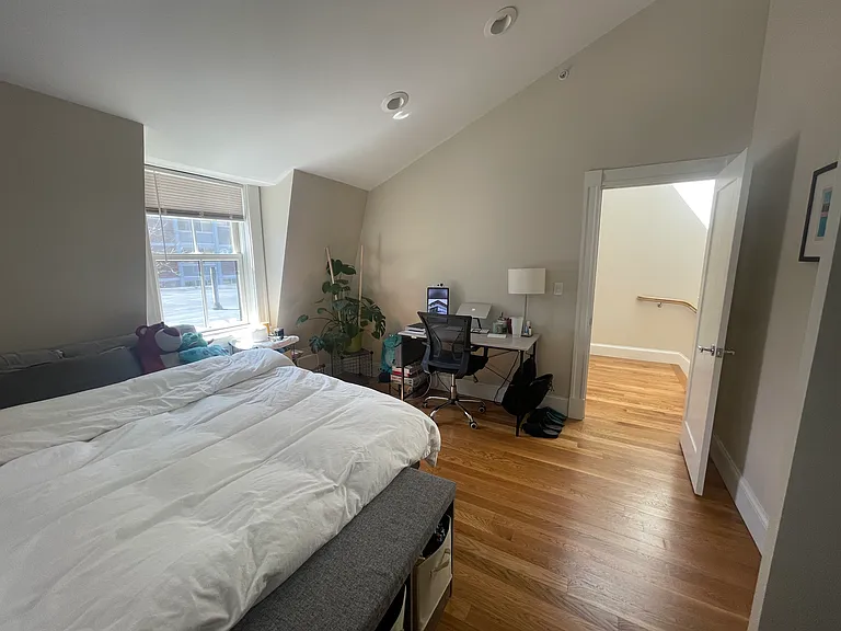 470 Green St #4 — Photo 21