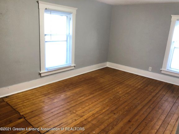 2nd image of 219 W Oakland Ave