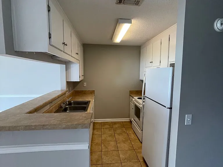216 Claremont Ave — Photo 4