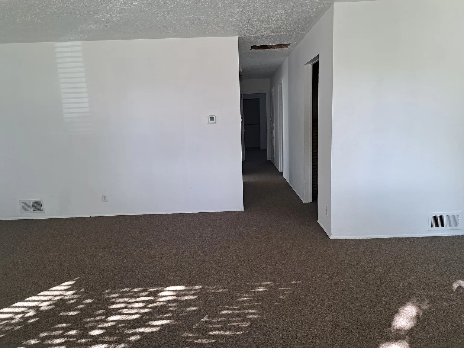 3 bed, 1.5 bath, 1948 sqft, $2,150 — Photo 3