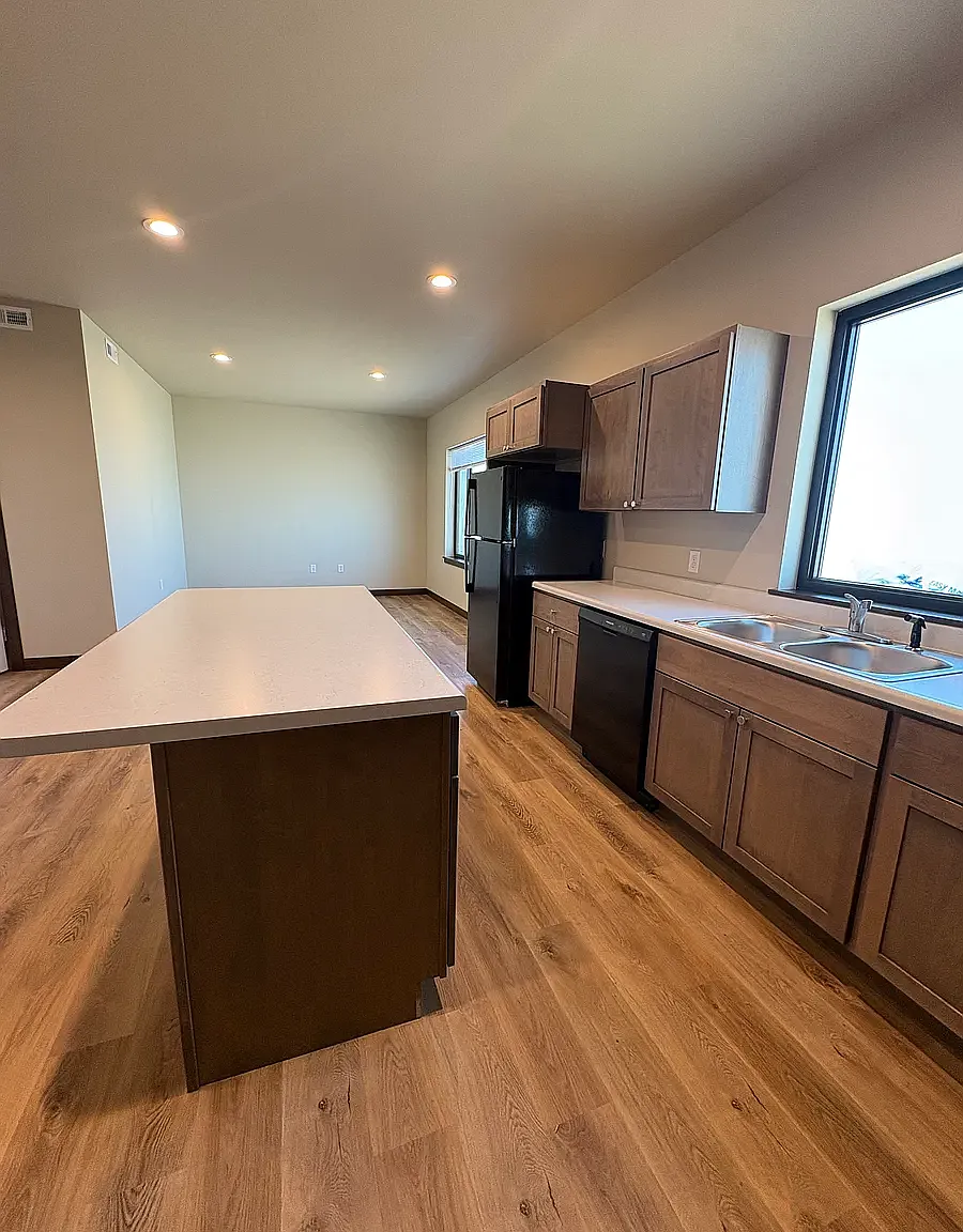 4 bed, $2,095 — Photo 2