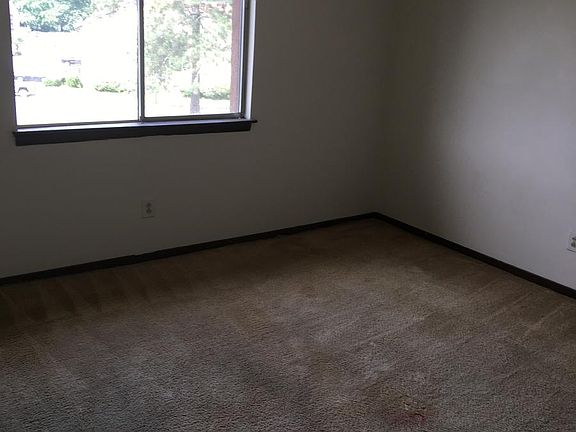 5th image of 209 Camelot Dr