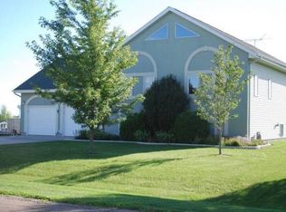 212 Windover Park Dr, Rochelle, IL 61068