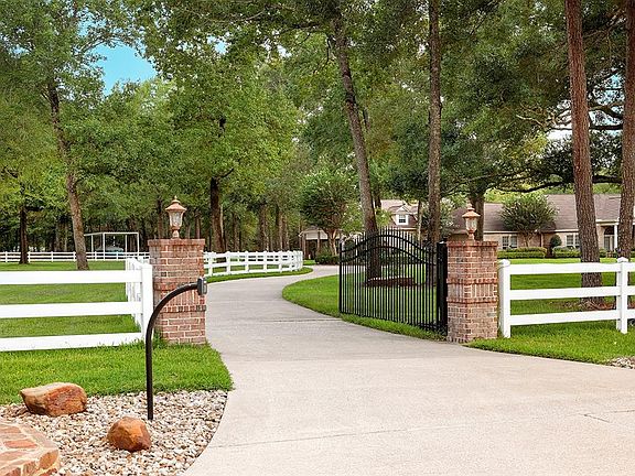 3rd image of 15216 Saddlewood Dr