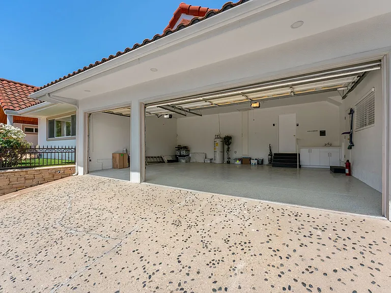 4159 Regal Oak Dr — Photo 2