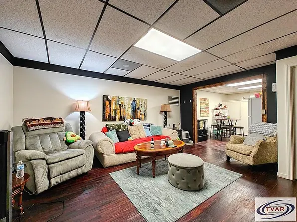 121 N Poplar St, Paris, TN 38242