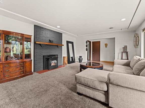 4th image of 9025 SE 42nd Ave