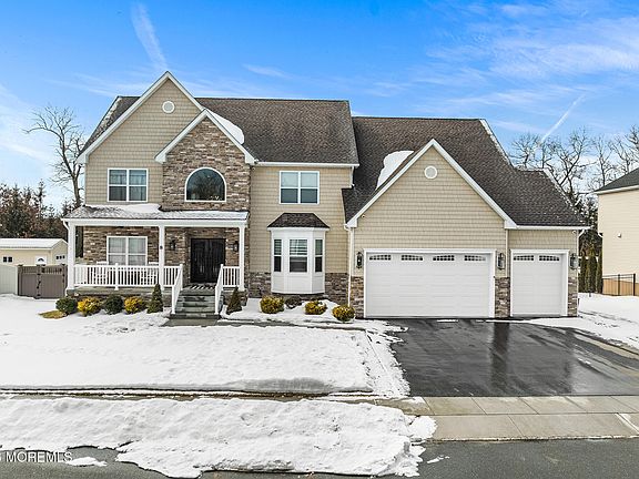 5th image of 8 Cindy Court