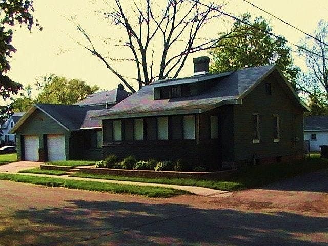 2nd image of 2111 Vine St