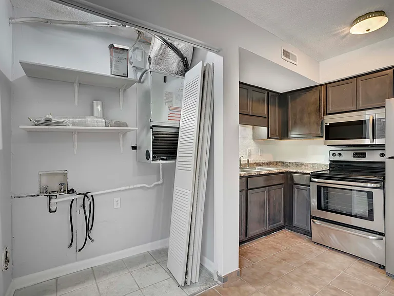 1108 Pembroke Oak Grove Rd #19 — Photo 9