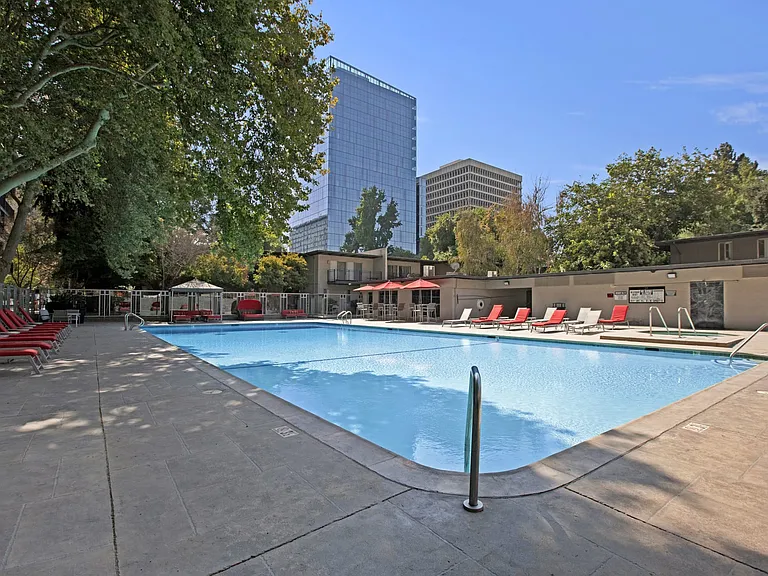Capitol Towers - Towers and Villas — Photo 23