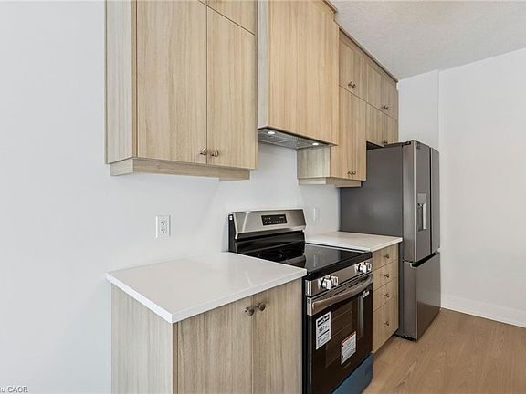 4th image of 123 Maple St