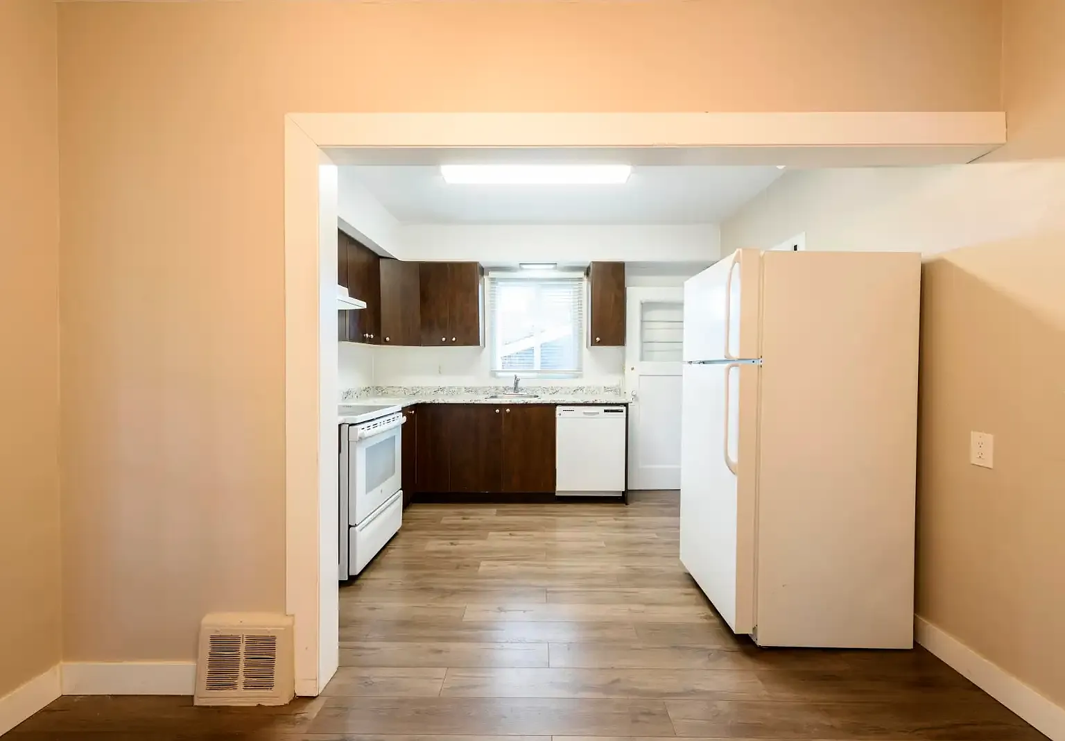 2 bed, 847 sqft, $2,999 — Photo 4