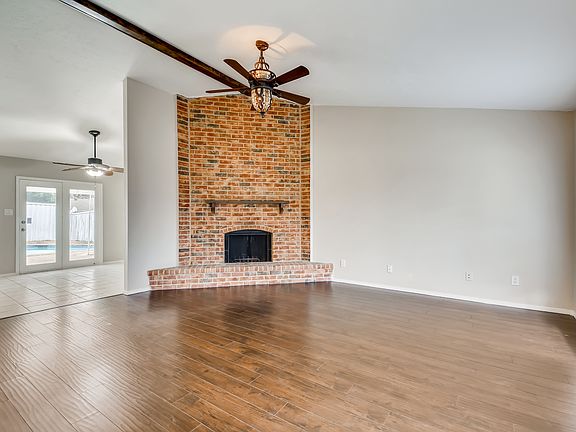 3rd image of 121 Kingsbridge Dr